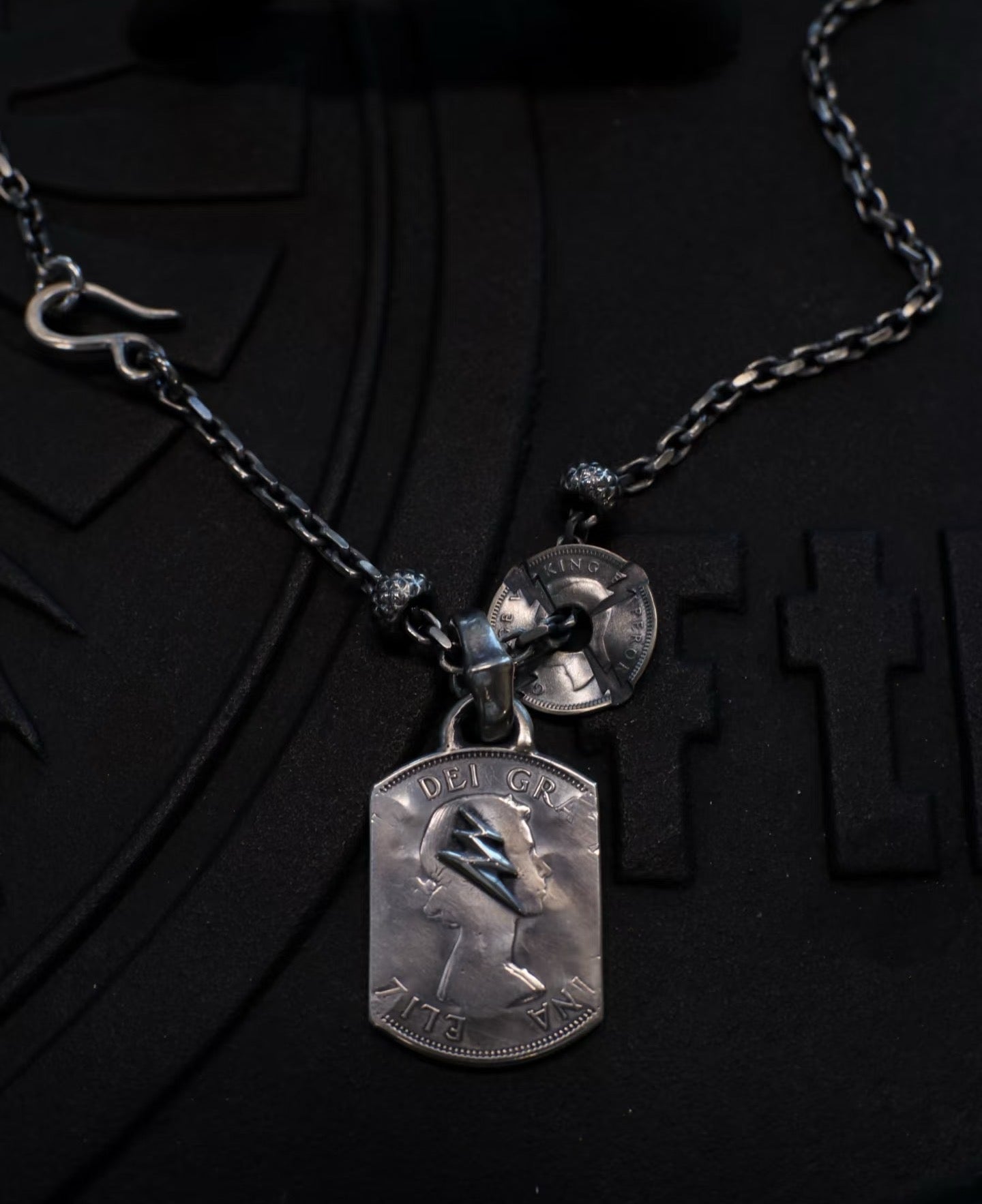 Mongolia Jewelry - The Queen’s Silver Emblem