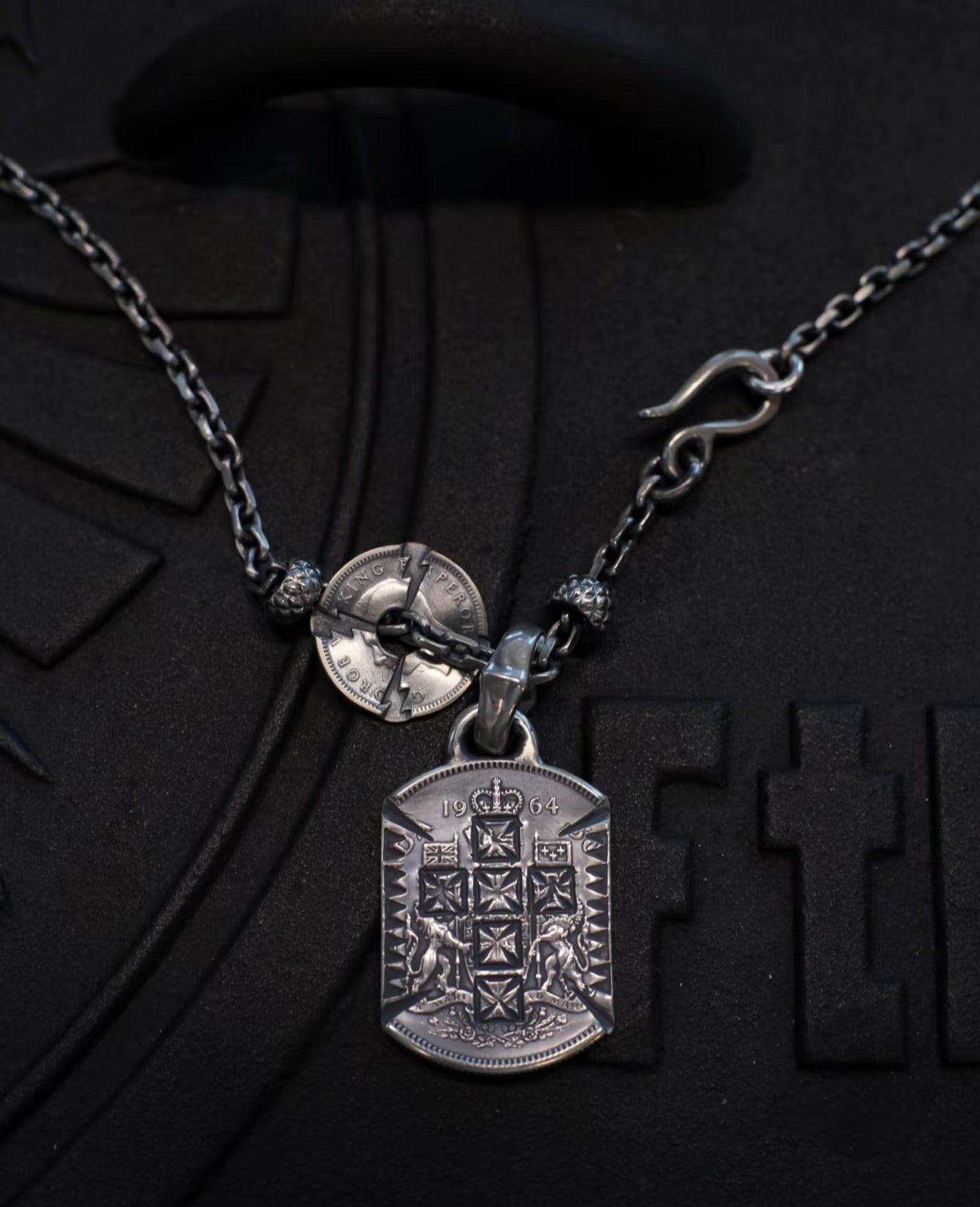 Mongolia Jewelry - The Queen’s Silver Emblem